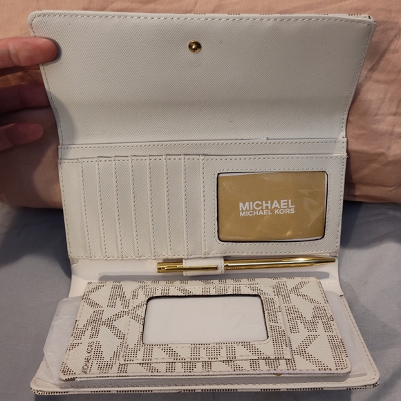 NWT! Michael Kors Checkbook Wallet - Picture 7 of 12